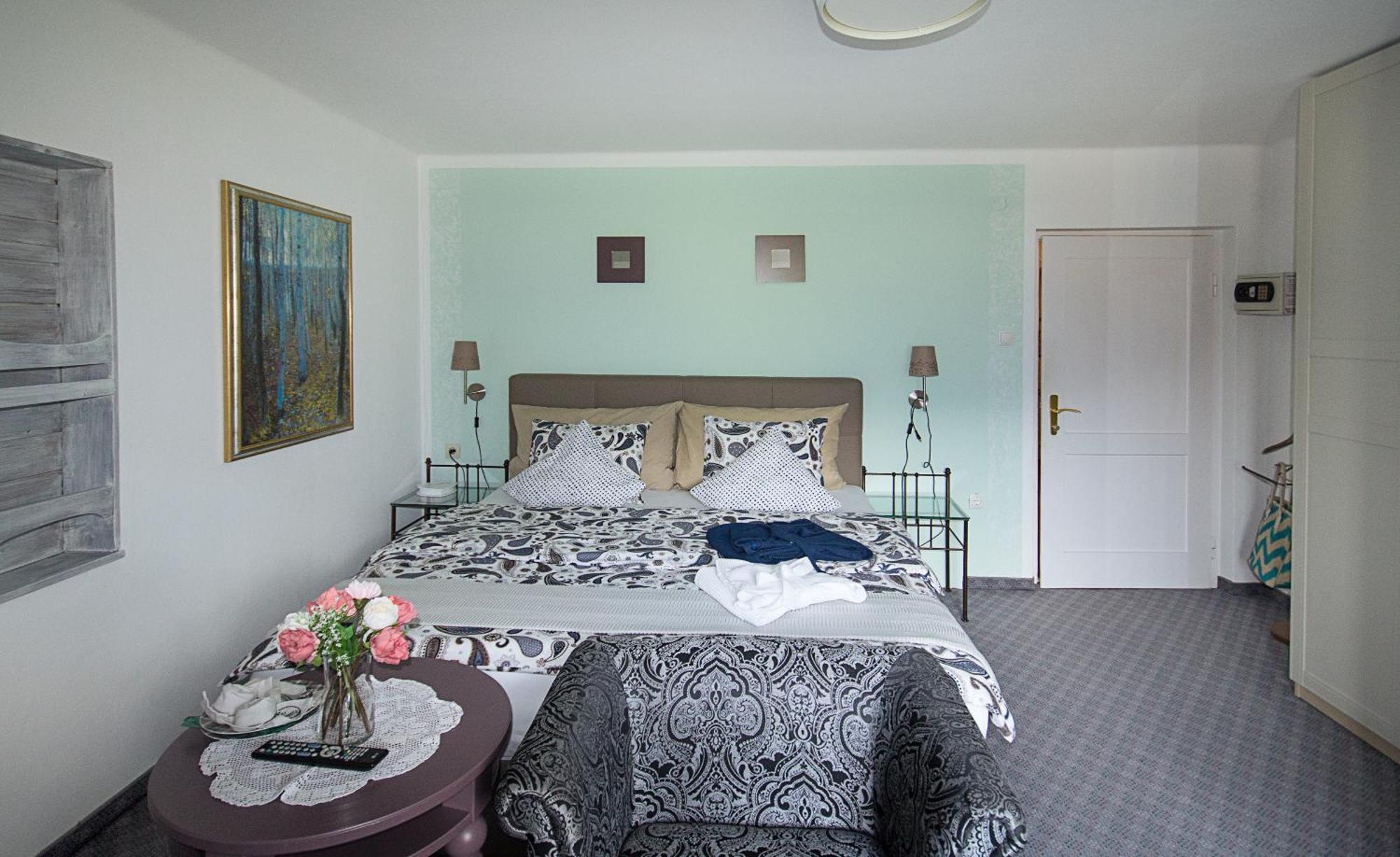 Gaestehaus Edelweiss Телфс Екстериор снимка